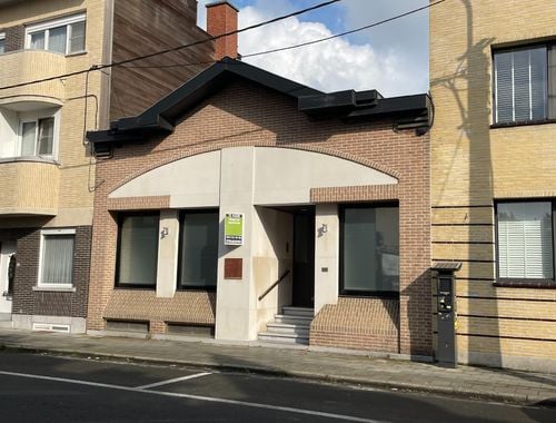                                         Bâtiment commercial à vendre à Roeselare, € 198.000
