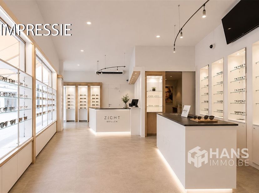 Te renoveren handelshuis (319 m²) in Merksem.<br />
Een handelshuis pal op de Bredabaan? Qua zichtbaarheid kan je het moeilijk nog beter treffen! Par