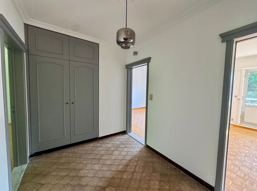 Charmant appartement rénové de 2 chambres à coucher avec terrasse spacieuse près du centre de Lier !<br />
Situation : Au cœur de Lier, sur la popula
