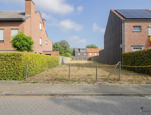                                         Grond te koop in Zoersel, € 235.000
