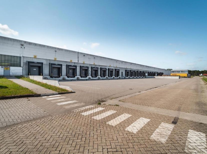Magazijnruimtes in Kontich op de as Brussel - Antwerpen. Oppervlakte 3.000 tot 5.000 m²<br />
Specificaties: <br />
Het distributiecentrum beschikt da