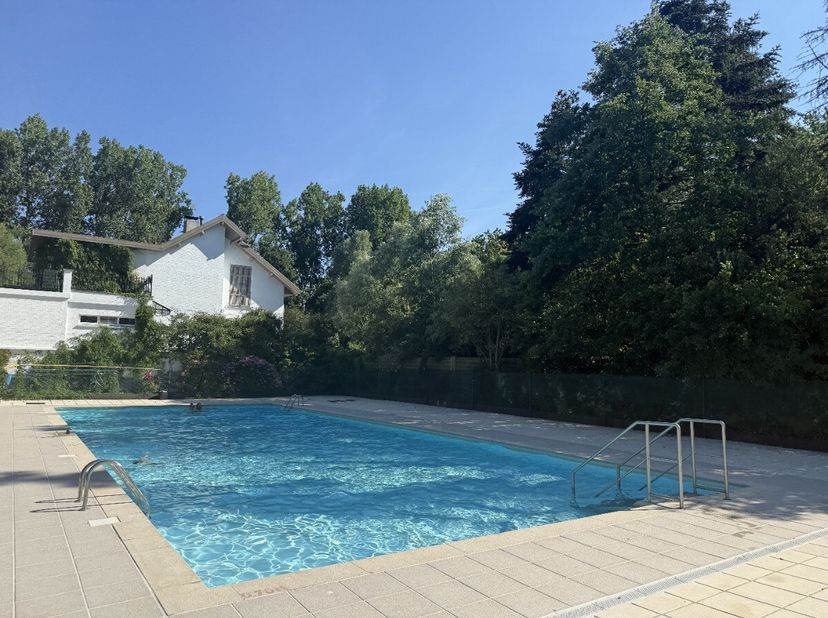 Te koop: charmant vissershuis in een rustig vakantiepark in Bredene, met staanplaats inbegrepen. Deze vakantiewoning ligt in een groene omgeving, idea