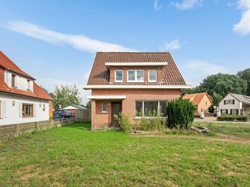 Huis te koop in Oevelseweg 107,
                    2250 Olen