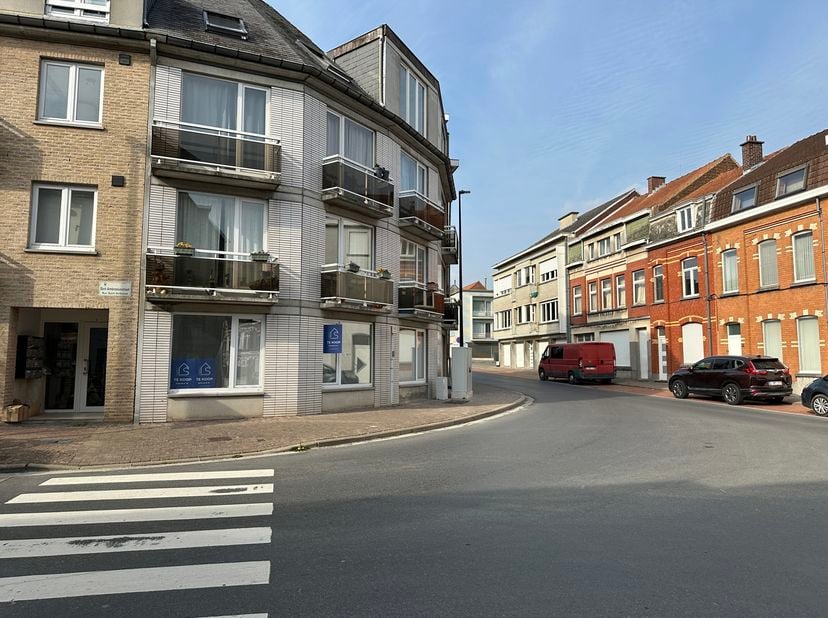 Instapklaar en stijlvol gerenoveerd appartement met 1 slaapkamer <br />
Het appartement werd recent volledig opgefrist en beschikt over een moderne, n