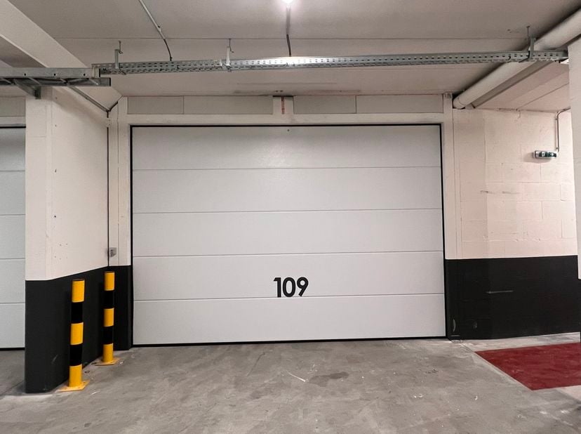 Emplacement et accessibilité<br />
• À 4,7 km de l’E313<br />
• Arrêt de bus à 200 m, gare de Testelt à 9,6 km<br />
• Connexion rapide au centre-vill
