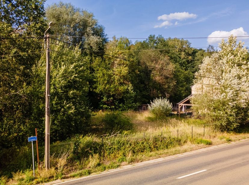 Julietimmo a le plaisir de vous présenter ce magnifiques terrai situé en zone d'habitat à caractère rural et hors lotissement dans le charmant village