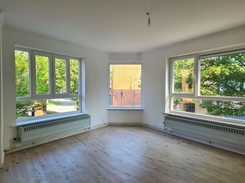 Instapklaar 2-slaapkamerappartement met zonnig terras<br />
Ligging: Het appartement is uitstekend gelegen in het verlengde van de jachthaven van Turn