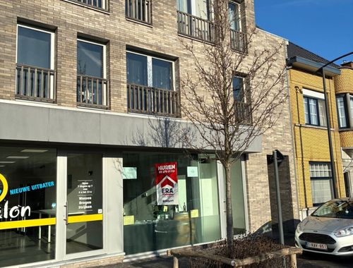                                         Rez-de-chaussée commercial à louer à Kruishoutem, € 795
