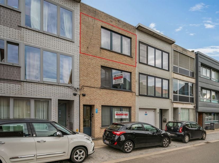 Appartement met 1 slaapkamer en terras in Herentals!<br />
Ligging: Centraal gelegen met alle faciliteiten (winkels, scholen, openbaar vervoer, bossen