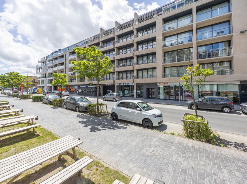 <br />
	Gesloten garagebox in residentie Modena<br />
	Verdieping -1<br />
	Sectionale poort<br />