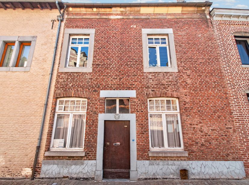 HISTORISCHE BEGIJNHOFWONING uit 1745 met 3 à 4 SLK + ZUIDGERICHTE STADSTUIN + UITZONDERLIJKE ZOLDER<br />
Een stukje Tongerse geschiedenis om zelf ver