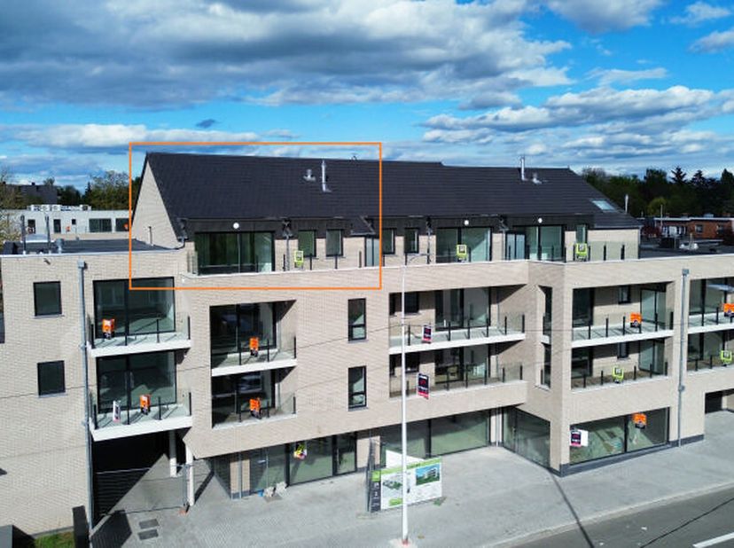 Situé au dernier étage de l'immeuble à rue Chaussée de Tongres dans la Résidence "Jardins de Rocourt", le penthouse "A11" (+/- 96 m² hors terrasse d'a
