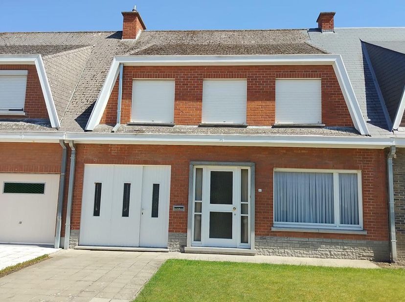 RUSTIEKE WONING IN CENTRUM IEPER -<br />
Een ruime woning gelegen in het centrum van Ieper.