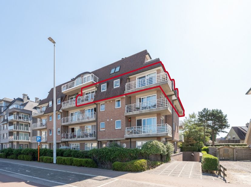 Ruim appartement in het centrum van Koksijde met 4 terrassen en vrij zicht. Dit ruime appartement uit 2000 combineert een centrale ligging in Koksijde