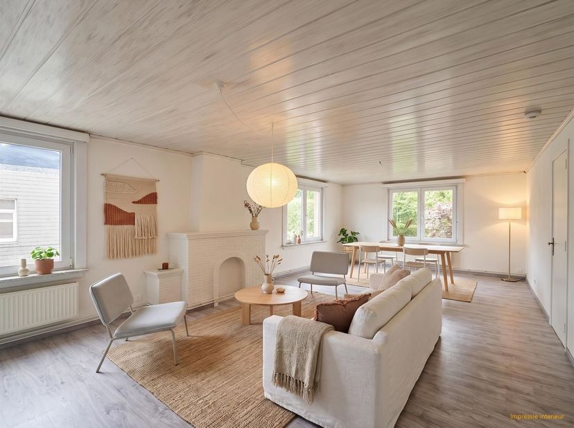 Instapklaar appartement met terras gelegen in een enkelrichtingsstraat op uitstekende locatie, vlakbij het centrum.<br />
<br />
De ligging in Boech