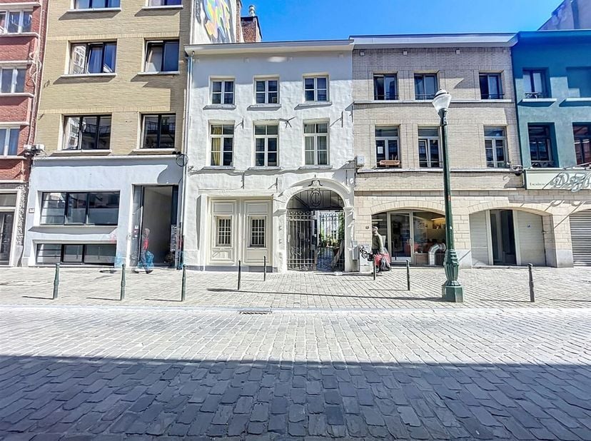 Quartier Théâtre Flamand - Quartier Sainte-Catherine : immeuble de rapport +/-300m² actuellement  divisé en 5 logements. Immeuble avant : rez-de-chaus