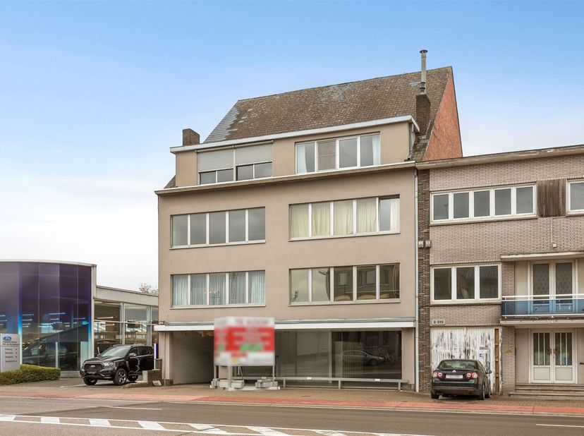 HANDELSPAND op zicht locatie in Hasselt.<br />
<br />
Ligging:<br />
<br />
Volgens het EPC heeft het handelspand een bruikbare vloeroppervlakte v