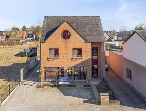                                         Handelszaak te huur in Dessel, € 750
