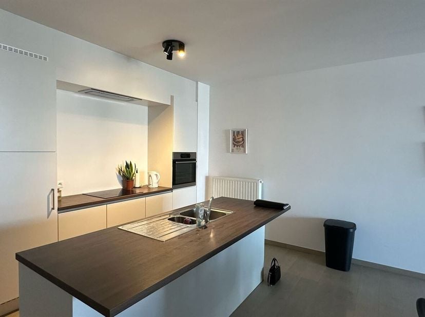 Ruim 2-slaapkamerappartement met 2 terrassen, autostaanplaats en kelderberging in Turnhout<br />
Ligging: Gelegen in de Smiskensstraat in Turnhout, op