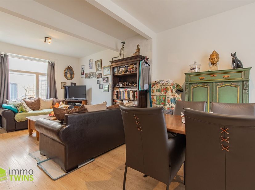 Charmante HOB in de rustige buurt van Oostende | Bezoekdag 25/04<br />
Instelprijs (bieden vanaf): 259.000,00 EUR. Deze instapklare woning is gelegen