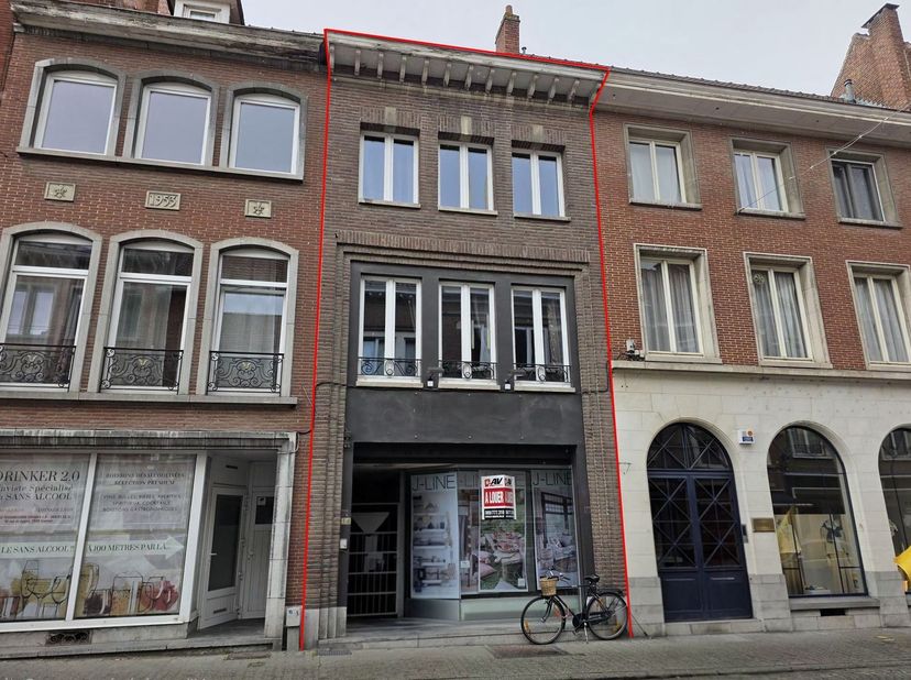 Superbe surface commerciale de 70 m² idéalement située en plein coeur de Tournai<br />
Situé dans la dynamique Rue du Cygne, à deux pas de la Grand-Pl