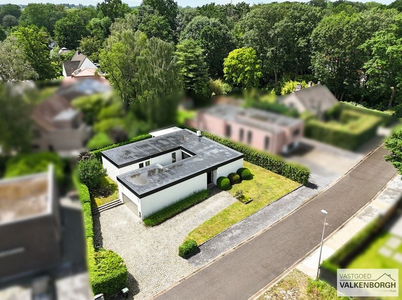 Bezoeken worden ingepland via mail op joris@vastgoedvalkenborgh.be<br />
<br />
Sterrebos 40: Zeer knappe gerenoveerde architecturale villa met veel l
