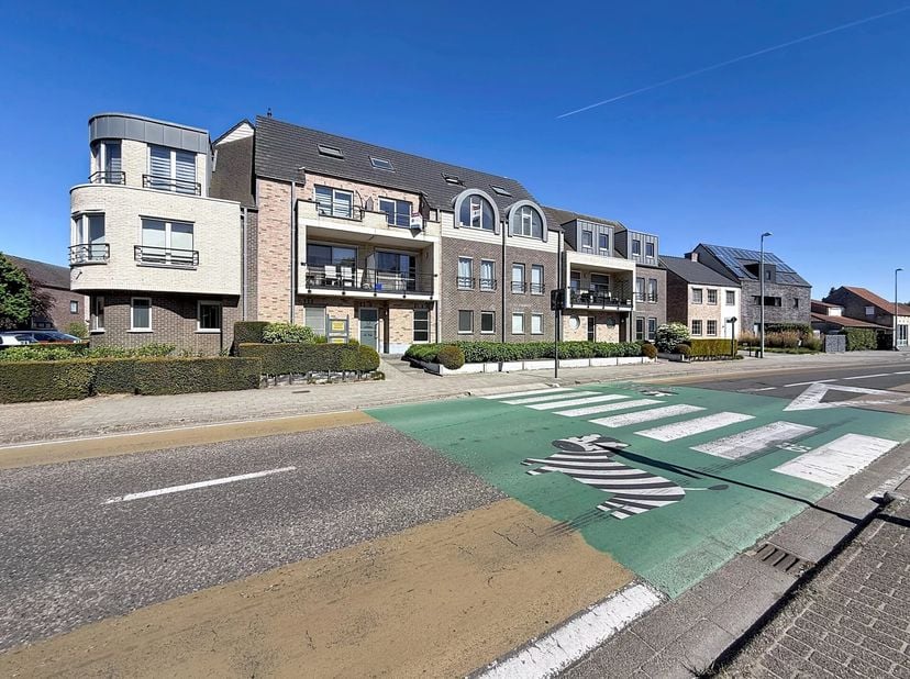 Dit appartement is gelegen te Mol-Ginderbuiten. Ideaal tov het centrum van Mol en de ring richting Lommel-Geel.<br />
Het is gelegen op de 2de verdiep