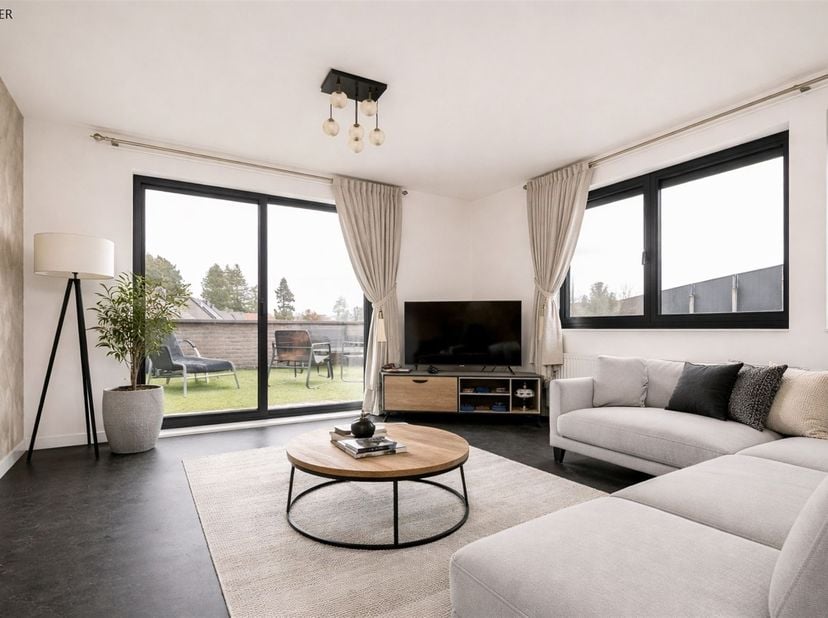 Uitzonderlijk ruim dakappartement met 5 slaapkamers, overvloedige lichtinval en 2 zuidgerichte terrassen.<br />
Op de derde verdieping van een kleins