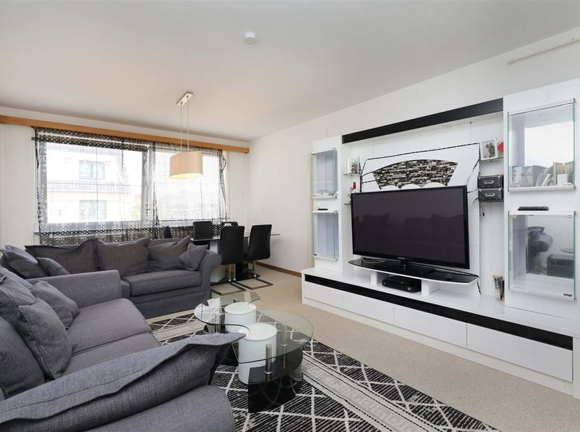 Rustig en centraal gelegen praktisch ingericht appartement met 2 slaapkamers<br />
<br />
Omgeving:<br />
+ Rustig en centraal gelegen<br />
+ Op