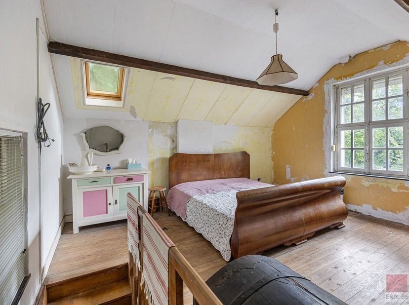 Charmante, alleen in het bos gelegen, woning, net buiten Esneux in Mery, Het huisje biedt een compacte maar charmante leefruimte van ca. 65,0 m². Op d