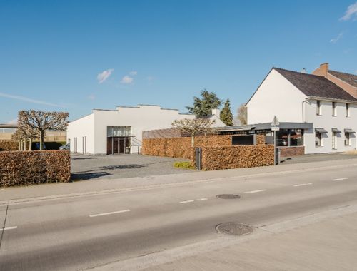                                         Bien commercial à vendre à Harelbeke, € 900.000
