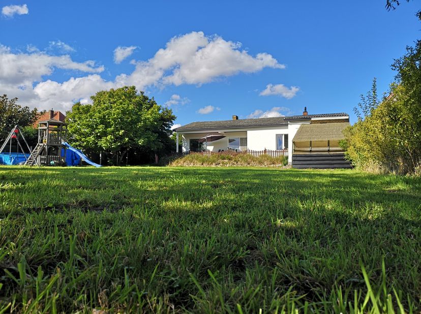 OP de grens van St Andries Brugge en Zedelgem op een boogscheut van beisbroekbos ligt deze woning op een fantastische ligging met zicht op de natuur e