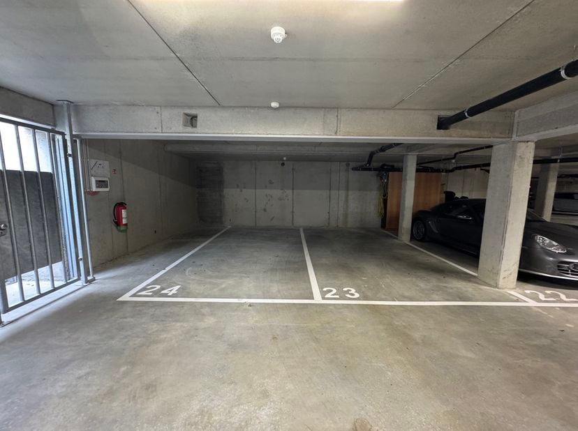 Garage à vendre
                    à 9340 Lede