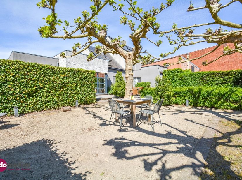 Charmante maison mitoyenne avec un beau jardin et un emplacement de choix sur le canal<br />
 <br />
Vous cherchez une maison prête à emménager avec