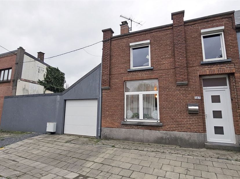 SOUS OPTION - PLUS DE VISITE - Prix: Offre à partir de 160.000 euros, frais d'agence non inclus et à charge de l'acquéreur. <br />
Maison habitable ra
