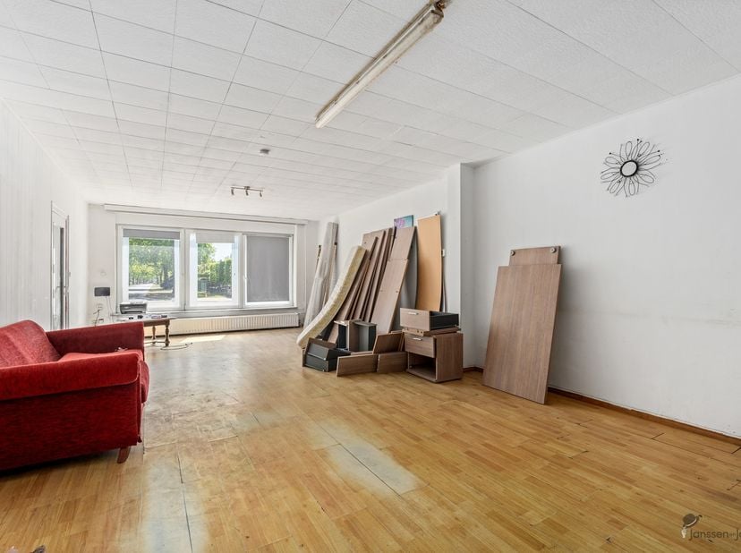 Vous êtes à la recherche d'une maison avec beaucoup d'espace et de nombreuses possibilités ? Dans ce cas, cette charmante maison mitoyenne à Leopoldsb