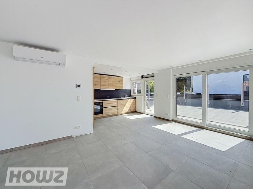Situé dans un secteur apprécié du centre-ville, cet appartement combine confort, luminosité et équipements modernes. Une belle opportunité pour ceux q