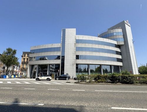                                         Kantoor te huur in Berchem, € 3.166,67
