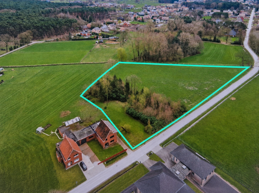 Uitzonderlijk perceel van ca. 10.500 m² in groene omgeving te Vorselaar<br />
<br />
Droomt u van wonen in alle rust, omringd door natuur en ruimte?<b