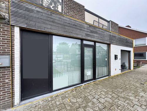                             Magazijn met bureel te koop in Sint-Pieters
