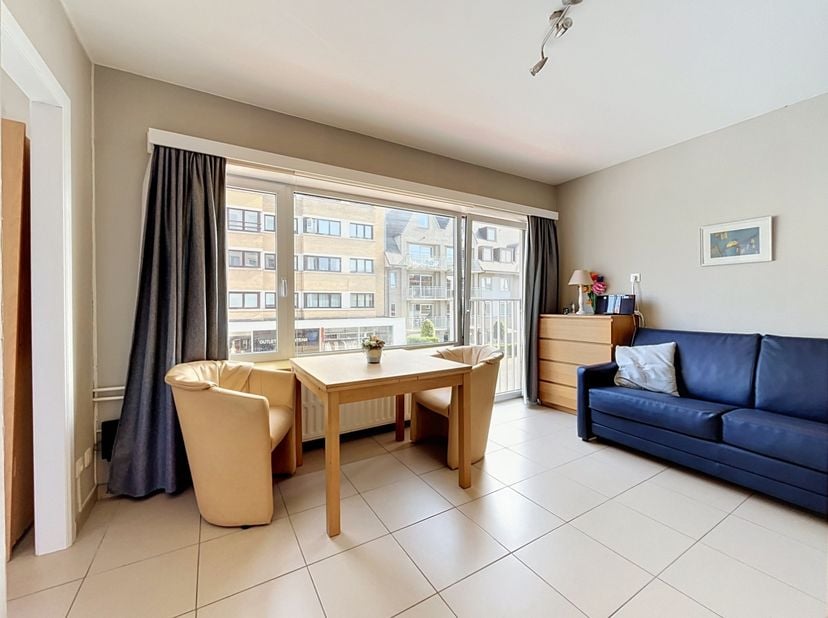 Ce studio meublé est situé au centre de Coxyde, à quelques pas de la mer. &amp;nbsp;Il se compose comme suit : salon avec canapé-lit, cuisine, salle de ba
