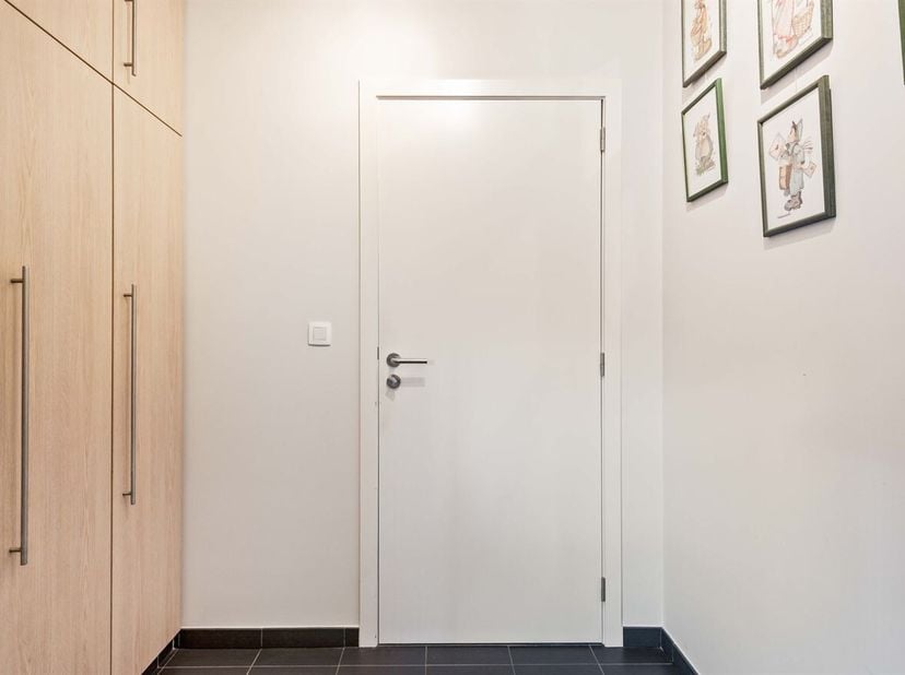Ligging<br />
Gelegen op een gunstige locatie nabij het centrum van Turnhout. Winkels, scholen, horecazaken en openbaar vervoer bevinden zich op korte