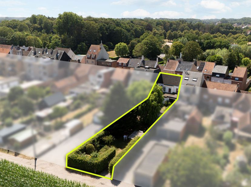À la recherche d'un bien permettant de combiner parfaitement habitation et activité professionnelle ? Cette maison de commerce représente une opportun