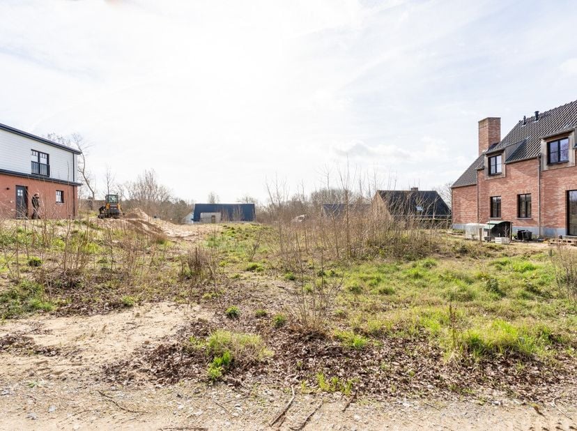 Uniek gelegen perceel bouwgrond te Sint-Idesbald ! Oppervlakte 891m² Troeven: Zeer exclusieve ligging !Residentiële villawijk ! Geen bouwverplichting