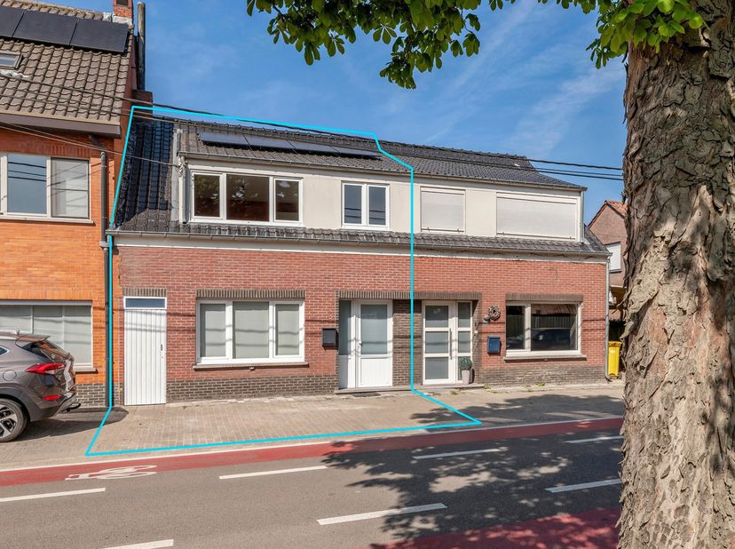 Huurprijs: 1.100 EUR per maand<br />
Kosten plaatsbeschrijving zijn 50/50 te delen door huurder en verhuurder<br />
Huurwaarborg = 3 maanden huur<br /