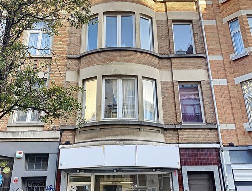                                         Commerce à vendre à Uccle, € 350.000
