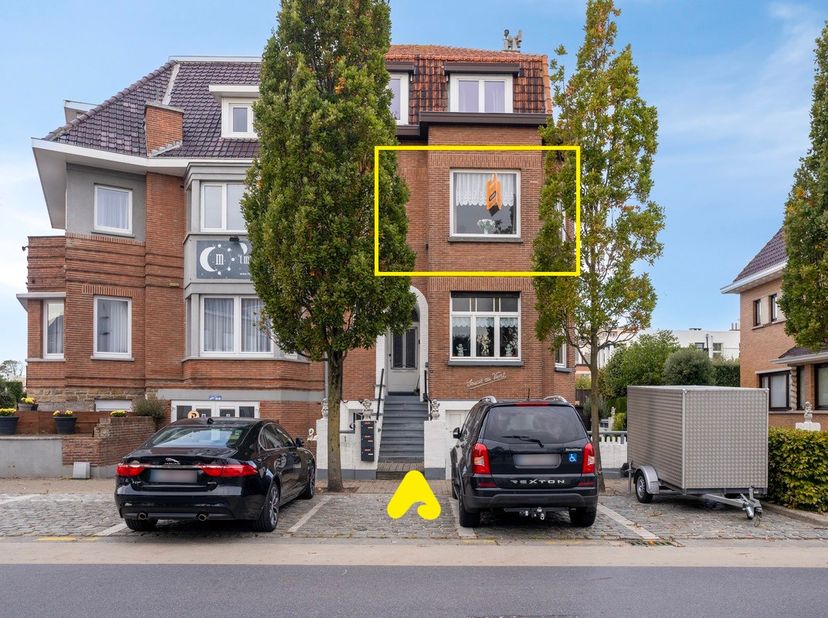 Appartement d'Angle Très Chaleureux avec 2 Chambres et grand potentiel locatif<br />
<br />
Découvrez cet appartement d'angle très chaleureux et récem