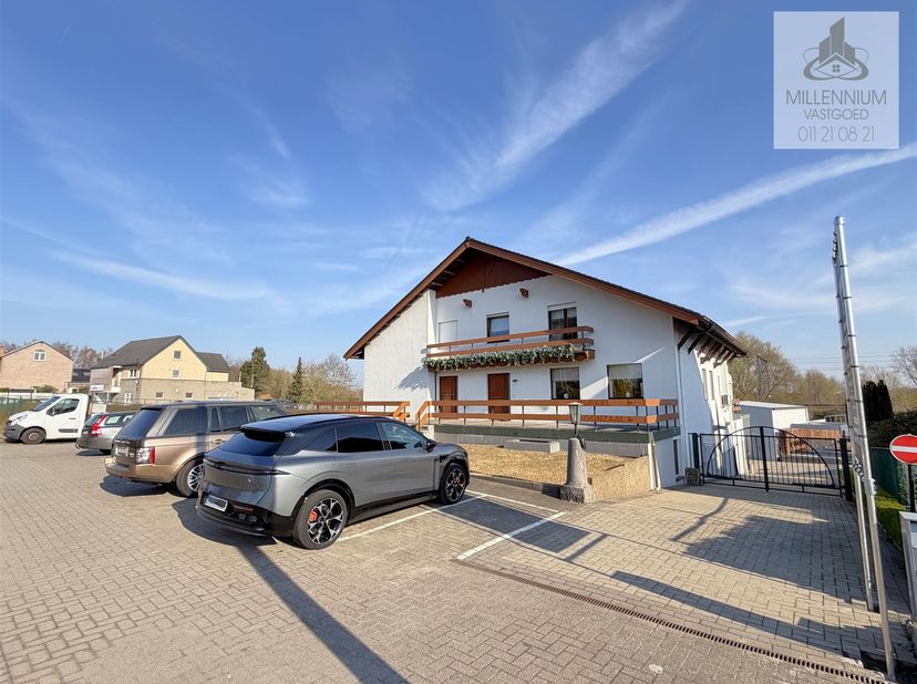 Uniek multifunctioneel vastgoed met uitzonderlijk potentieel op toplocatie.<br />
<br />
Gelegen langs de Steenweg 50, bieden wij u dit zeldzame en