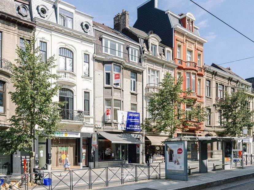 GENT CENTRUM - Instapklare studio tussen het Sint-Pietersstation en Gent-Centrum.<br />
<br />
Gelegen op de tweede verdieping van dit herenhuis, tr