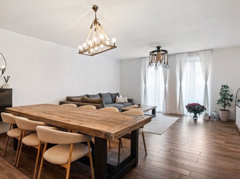 In een recent, kleinschalig appartementsgebouw uit 2016 bevindt zich dit instapklare appartement, ideaal gelegen vooraan in het gebouw. Dankzij de mod